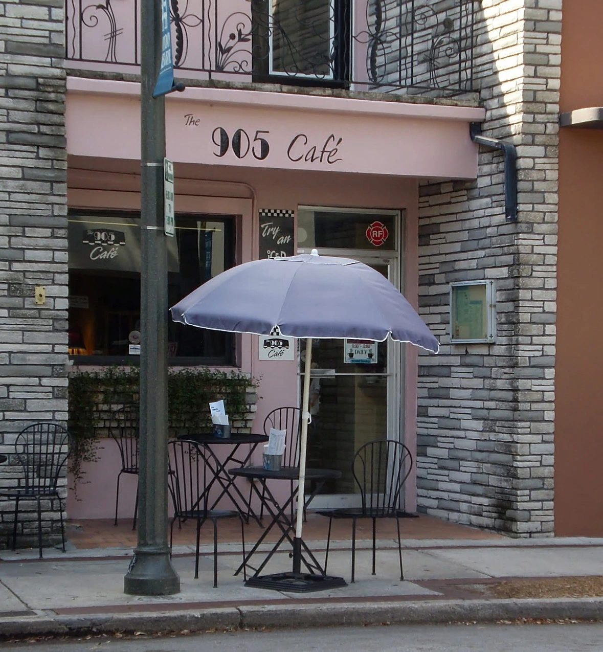 905 Cafe Melbourne original location E New Haven Ave