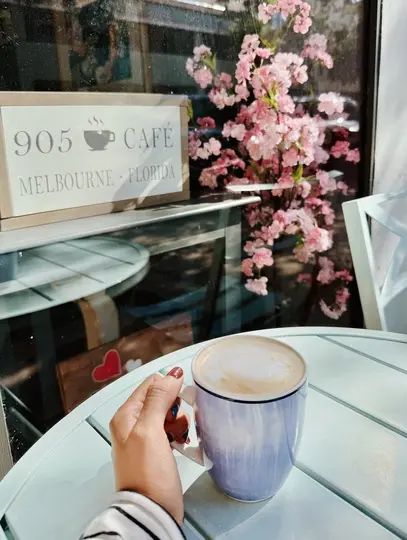 905 Cafe Melbourne coffee outside